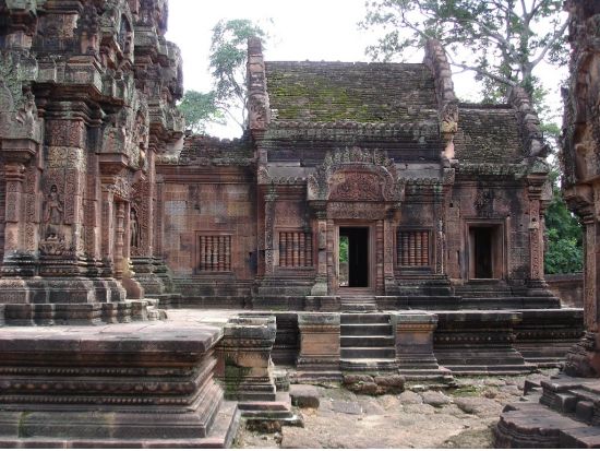 バンテアイ・スレイ遺跡を巡る　半日チャーターツアー＜貸切／シェムリアップ発＞