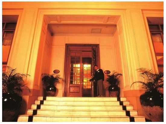 名門「ストランドホテル」 英国式アフタヌーンティーツアー＜ヤンゴン市内／貸切チャーター／日本語ガイド＞