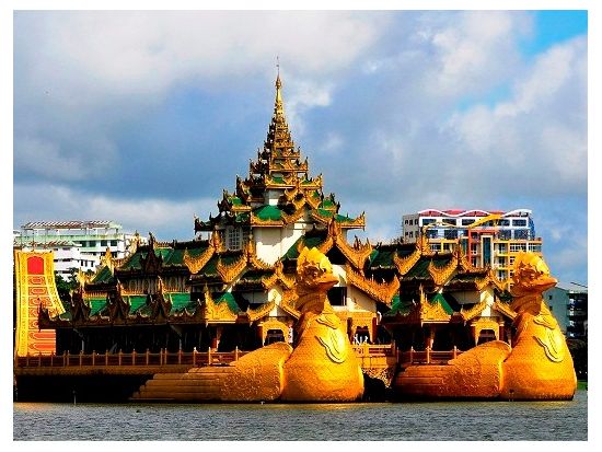 ミャンマー民族舞踊ショ―＋アジアンビュッフェディナーツアー＜ヤンゴン発着／日本語ガイド／貸切チャーター＞