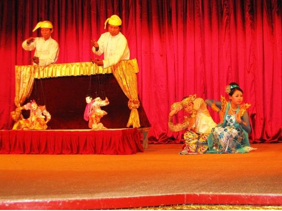 ミャンマー民族舞踊ショ―＋アジアンビュッフェディナーツアー＜ヤンゴン発着／日本語ガイド／貸切チャーター＞