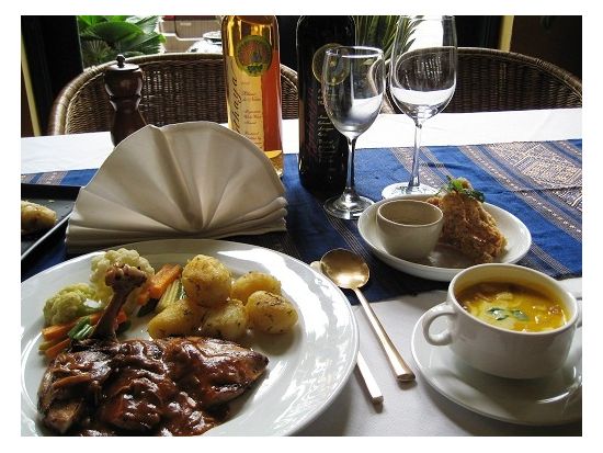 高級レストラン ヨーロピアンディナーツアー＜ヤンゴン市内／貸切チャーター／日本語ガイド＞