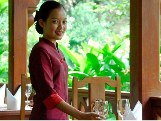 高級レストラン ヨーロピアンディナーツアー＜ヤンゴン市内／貸切チャーター／日本語ガイド＞