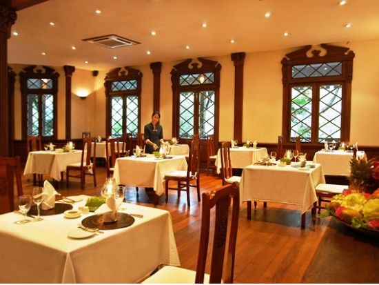 高級レストラン ヨーロピアンディナーツアー＜ヤンゴン市内／貸切チャーター／日本語ガイド＞