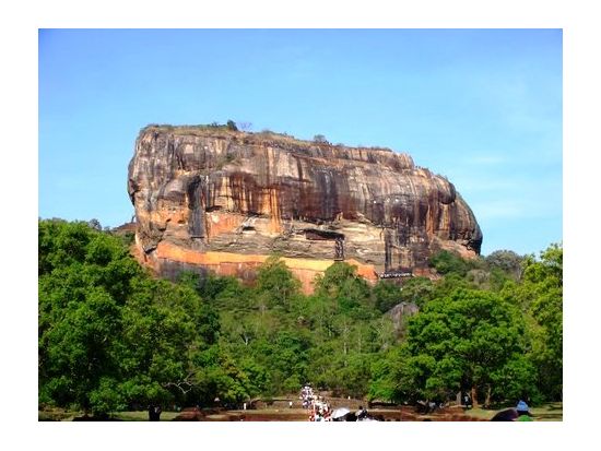 世界遺産シーギリヤロック登頂　日帰りツアー ＜貸切／日本語ガイド＞