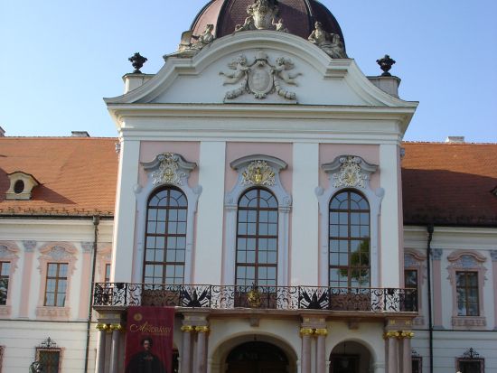 皇后夏の離宮グドゥルー宮殿内部見学＜貸切／日本語ガイド／ブダペスト発＞