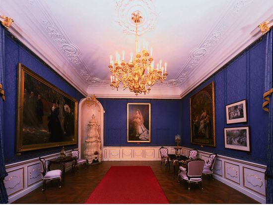 皇后夏の離宮グドゥルー宮殿内部見学＜貸切／日本語ガイド／ブダペスト発＞