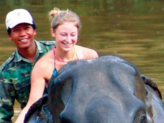 象使いライセンス取得ツアー  象を自由に乗りこなそう！＜宿泊／英語ガイド／交通費＆宿泊＆食事付／ルアンパバーン発＞