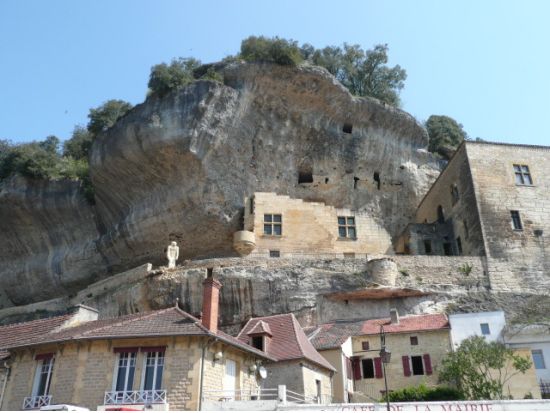 ドルドーニュ地方 旧石器時代アートツアー　ラスコーⅣ洞窟＆ラ・ロック・サン・クリストフ岩窟遺跡＆国立先史博物館 ＜4～10月／終日／英語ドライバー／サルラ発＞