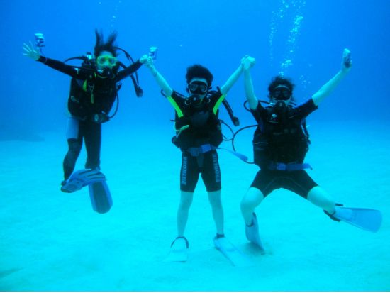 体験ダイビング 初心者歓迎！1ダイブでも海中世界を充分に楽しめる40分♪＜ビーチ／1ダイブ＞ by レッツダイブグアム