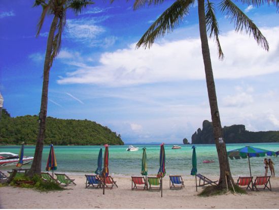 ピピ島日帰りクルーズ 選べるシート！ゴールドまたは一般 ピピ島でシュノーケル＜フェリー／日本語ガイド／ビュッフェランチ＞