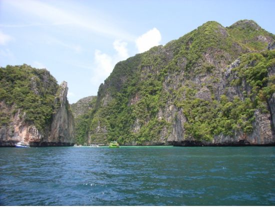 ピピ島日帰りクルーズ 選べるシート！ゴールドまたは一般 ピピ島でシュノーケル＜フェリー／日本語ガイド／ビュッフェランチ＞