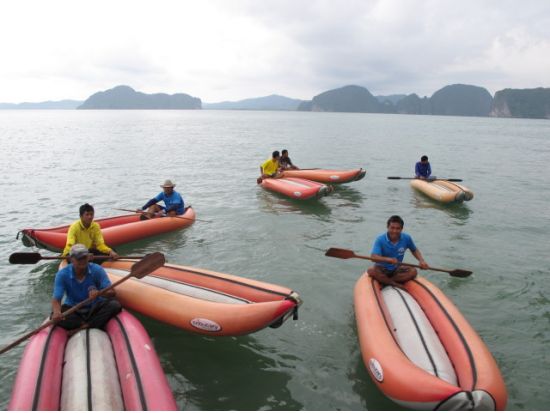 シーカヌーアドベンチャー　カヌーに乗って自然のつくり出した鍾乳洞やラグーン探検へ出かけよう！ ＜船上ビュッフェランチ／日本語ガイド／ホテル送迎付き／終日＞