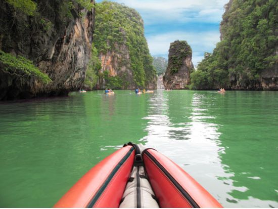 シーカヌーアドベンチャー　カヌーに乗って自然のつくり出した鍾乳洞やラグーン探検へ出かけよう！ ＜船上ビュッフェランチ／日本語ガイド／ホテル送迎付き／終日＞