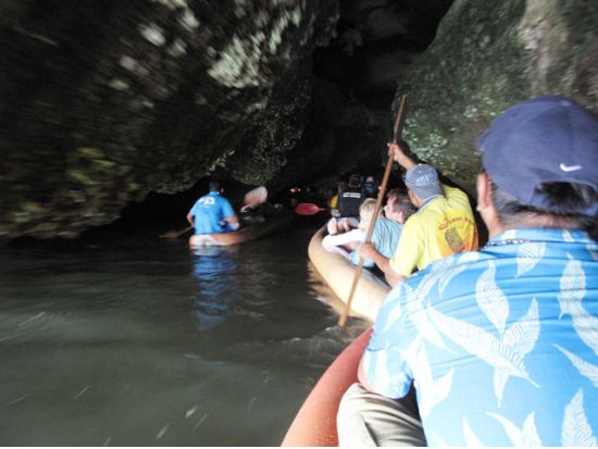 シーカヌーアドベンチャー　カヌーに乗って自然のつくり出した鍾乳洞やラグーン探検へ出かけよう！ ＜船上ビュッフェランチ／日本語ガイド／ホテル送迎付き／終日＞