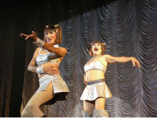 サイモンキャバレー チケット事前予約 豪華絢爛なニューハーフショー＜往復送迎／日本語ガイド／夕食付きプランあり＞