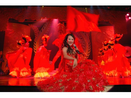 サイモンキャバレー チケット事前予約 豪華絢爛なニューハーフショー＜往復送迎／日本語ガイド／夕食付きプランあり＞