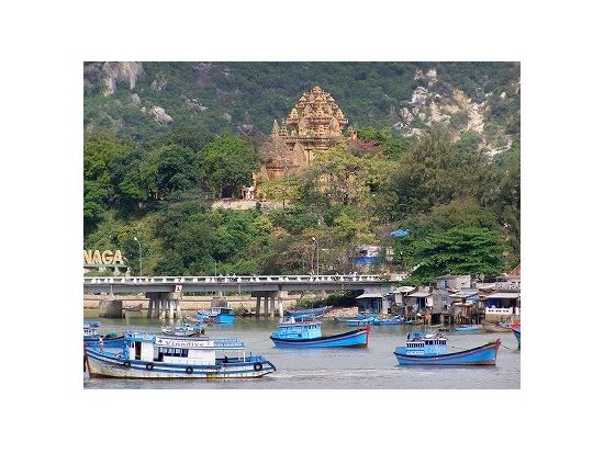 ニャチャン市内／郊外　貸切チャーター（1～35名）4時間or8時間　自分流ツアーを自由自在にアレンジ！＜現地ガイド 日本語可／ニャチャン発＞