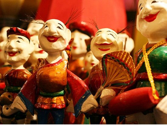 タンロン水上人形劇場＋人気レストラン「Tam vi」または「The East Tonkin」ディナー　＜2等席／選べる公演時間／ハノイ市内ホテル送迎＞