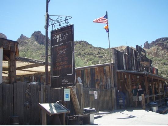 アパッチトレイル観光ツアー キャニオン・レイク蒸気船クルーズ乗船＆テーマパーク入場＜貸切プランあり／英語ガイド／フェニックスまたはその周辺エリア発＞ 