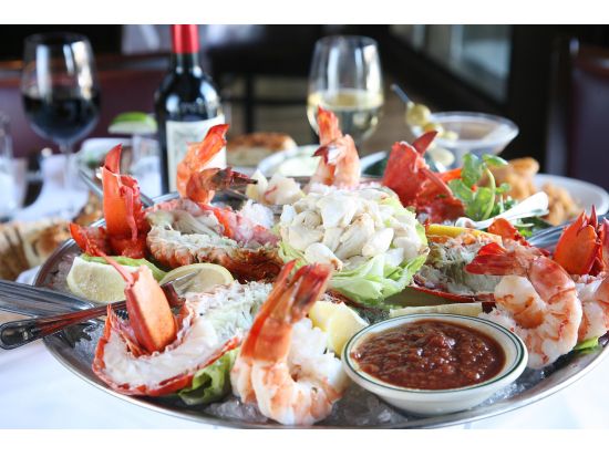 ハワイ　ウルフギャング・ステーキハウス　食事券＆事前予約　最高級熟成ステーキの老舗レストラン＜昼・夕／ロイヤル・ハワイアン・センター内＞ 