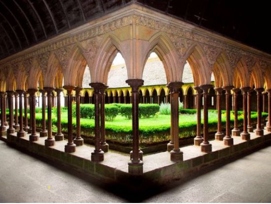 公認日本語ガイドと行く！モンサンミッシェル日帰りツアー　案内＆オムレツ付きまたは自由見学プランから選択可＜日本語＞by Mybus