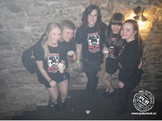 眠らないプラハを楽しむ！パブめぐり＋クラブツアー＜飲み放題／英語／プラハ発＞