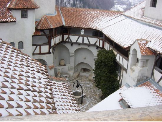 カルパチア山脈の真珠シナイア＆ドラキュラ城 日帰り観光ツアー＜貸切チャーター／ブカレスト発＞