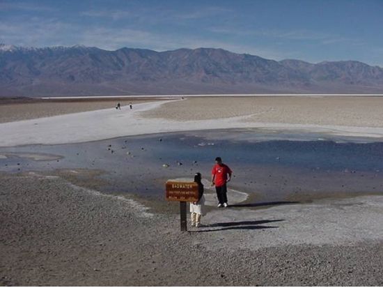 デスバレー国立公園 日帰りツアー　ゴールデン・キャニオン＆バッドウォーター＆アーティスト・パレット＆ザブリスキー・ポイント ＜日本語ガイド＞