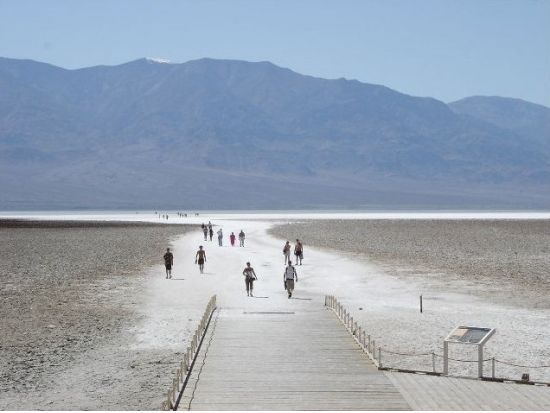 デスバレー国立公園 日帰りツアー　ゴールデン・キャニオン＆バッドウォーター＆アーティスト・パレット＆ザブリスキー・ポイント ＜日本語ガイド＞