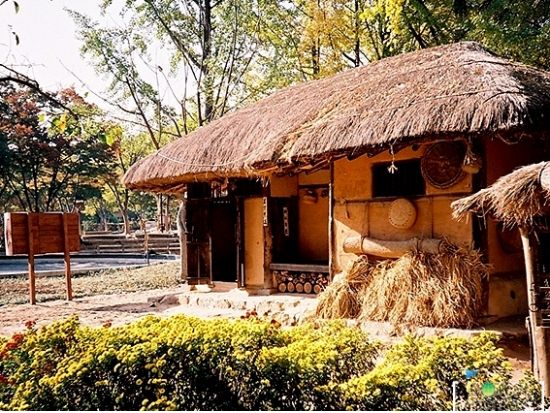 ソウル郊外観光ツアー　世界遺産・水原華城＋韓国民俗村　韓国歴史ドラマの人気ロケ地を見学＜午前・1日／日本語ガイド／豚カルビ昼食付／明洞解散／貸切プランあり＞