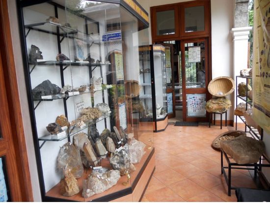 宝石の産地ラトゥナプラ　1日観光ツアー ＜貸切／日本語ガイド＞