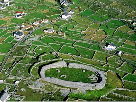 アラン諸島へ！ゴールウェイ⇔イニシュモア島 往復バス＆フェリーチケット＜ゴールウェイ発＞