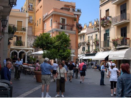 タオルミーナ日帰り観光ツアー＜貸切／日本語アシスタント／シチリア・タオルミーナ発＞