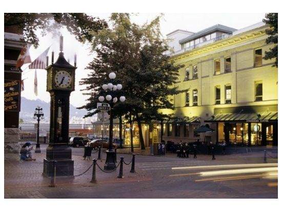 【空港送迎】バンクーバー国際空港 ⇒ バンクーバー市内　グランビルアイランドまたはアウトレット立ち寄りあり ＜貸切／日本語ドライバー＞