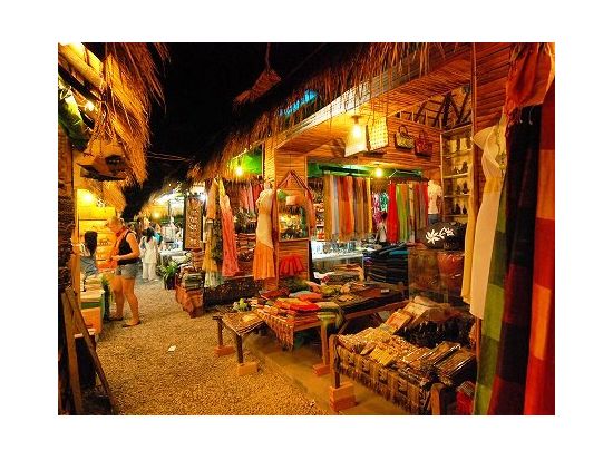 カンボジアの夜を満喫・ナイトマーケットツアー＜シェムリアップ発＞