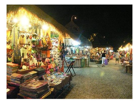 カンボジアの夜を満喫・ナイトマーケットツアー＜シェムリアップ発＞