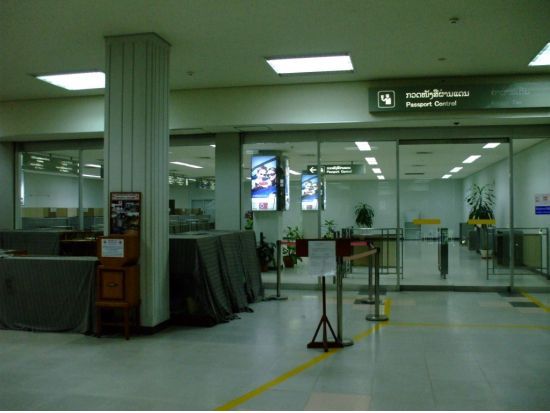 空港からホテル間の日本語ガイド付プライベート送迎サービス！ 旅のおすすめ情報を聞いたり楽々移動で快適な旅を ＜貸切／日本語ガイド／ルアンパバーン発＞