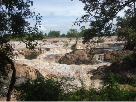 ラオスの楽園コーン島！大迫力の自然と市内観光どっちも楽しむ1日充実ツアー ＜終日／英語ガイド／昼食・夕食付／パクセー発＞