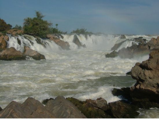 世界遺産ワット・プー遺跡と絶景自然を巡る2泊3日プライベートツアー！ コンパーペン滝＋コーン島も観光 ＜貸切／宿泊／航空券＆宿泊＆食事付／ルアンパバーン発＞
