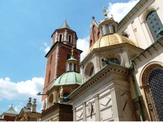 アウシュヴィッツ強制収容所とクラクフ旧市街　列車で行く日帰り見学ツアー＜貸切／日本語アシスタント／ワルシャワ発＞