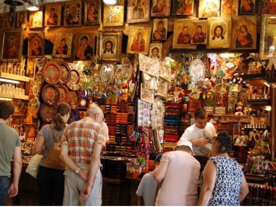 アウシュヴィッツ強制収容所とクラクフ旧市街　列車で行く日帰り見学ツアー＜貸切／日本語アシスタント／ワルシャワ発＞