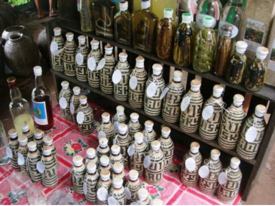 ラオスの人気観光地を1日満喫ツアー　パクオー洞窟＋クアンシー滝＋伝統工芸の村サンコンなど魅力を詰め込みました！ ＜終日／日本語ガイド／昼食付／ルアンパバーン発＞