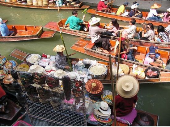 バンコク3大寺院巡り＋水上マーケット＋メークロン線路市場観光ツアー　メークロン線電車乗車付き＜1日／日本語／ランチ付き／送迎＞