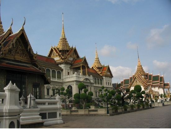 バンコク寺院巡り半日観光ツアー 定番3大寺院＋ワットパクナム＜午前／日本語／ワットアルンを望む川沿いレストランでのタイランチ付きプラン有／ベテランガイド確約可＞