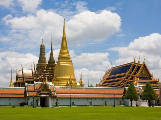 【空港送迎】スワンナプーム国際空港 ⇔ バンコク市内または郊外（パタヤなど）　チェックインお手伝いサービス付き ＜貸切／最大8名／日本語ガイド＞