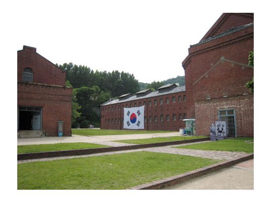 ソウル市内歴史探訪ツアー　戦争記念館＋西大門刑務所＜午前／ベテラン日本語ガイド／ホテルお迎え付／仁寺洞解散＞