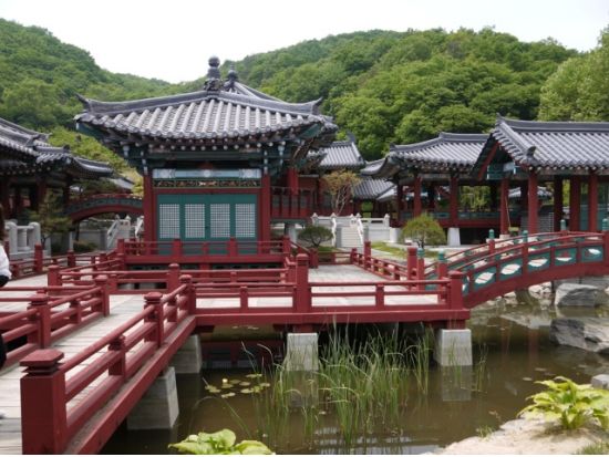【水土限定】朝～夜よくばり1日観光　大長今パーク＋世界遺産・水原華城＋国立中央博物館＋解放村・新興市場・108階段 （昼食・夕食付・日本語・ホテルお迎え）