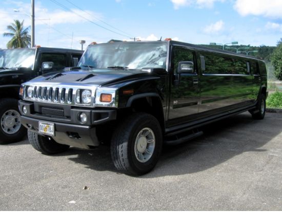 選べる2種のリムジンでゴージャスに演出！結婚式・披露宴会場送迎＜貸切＞