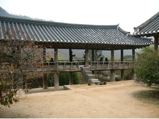 【釜山発・近郊観光ツアー】韓国で最も韓国らしい街・安東(アンドン)☆鳳亭寺＋屏山書院＋河回村＋芙蓉台＜終日／ホテル送迎付／日本語ガイド／昼食付＞