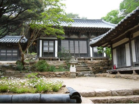 【釜山発・近郊観光ツアー】韓国で最も韓国らしい街・安東(アンドン)☆鳳亭寺＋屏山書院＋河回村＋芙蓉台＜終日／ホテル送迎付／日本語ガイド／昼食付＞